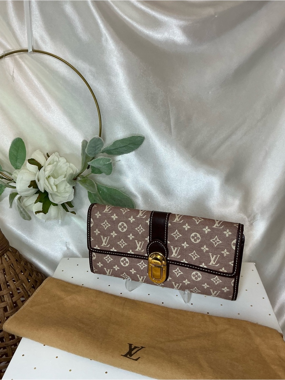 Preloved Louis Vuitton Sepia Monogram Sarah Wallet w COA and Dustbag